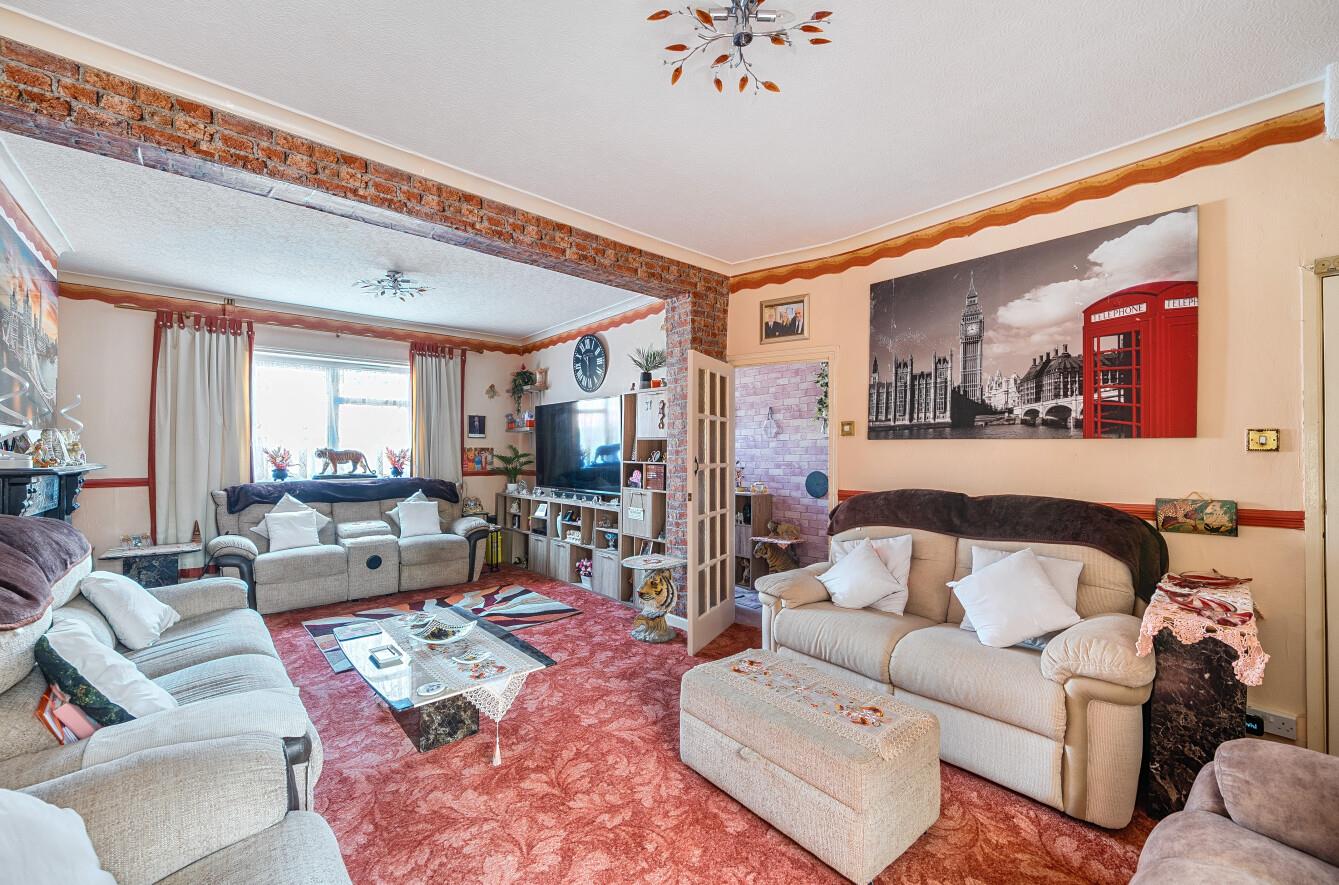 Vera Road, Clydach, Swansea, SA6 5QE